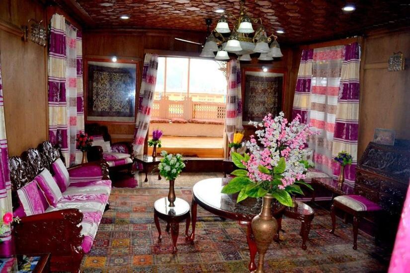 Montreal Group Of Houseboats Hotel Srinagar  Exterior photo